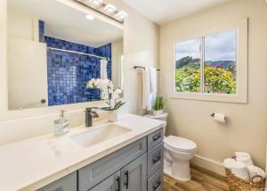 Gallery image of Hau'ula Haven with AC- Walk to Beach & Mountain View Lanai in Hauula