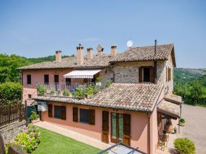 an external view of a house with a balcony at Pet-Friendly Villa with Pool in Urbino