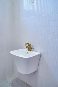 Ένα μπάνιο στο Elegant Dar Suburb Hideaway