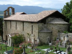 an old stone church with a cemetery in front of it at Studio centre Volonne in Volonne
