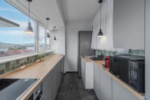 O bucătărie sau chicinetă la Citadel Hideaway