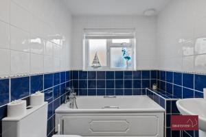 Ένα μπάνιο στο Three Bed Bungalow - Finchampstead +23 φωτογραφίες