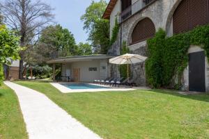 a patio with an umbrella next to a house at Les Planes de Viladrau in Viladrau