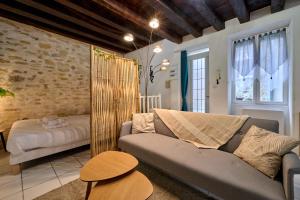 Postel nebo postele na pokoji v ubytování Studio Solana Hyper center by Primo conciergerie