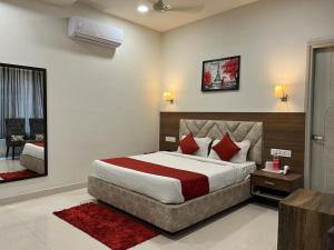 Afbeelding uit fotogalerij van HOTEL ATHENS , a boutique hotel in Zirakpur +28 foto's