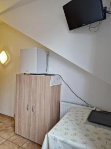 a small cabinet with a microwave on top of it at Pension Moers am Geleucht in Moers