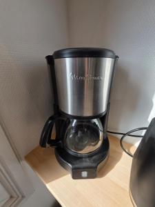 Příslušenství pro přípravu čaje a kávy v ubytování Couleurs Nature