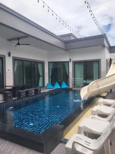 Bazén v ubytování Villa Mellow Pattaya nebo v jeho okolí + 15 fotografií