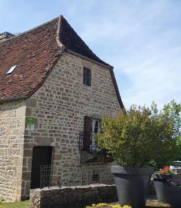 Το κτήριο όπου στεγάζεται  η παραθεριστική κατοικία