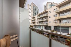 a balcony with a view of a building at Fantástico loft cerca centro by Lofties in Terrassa