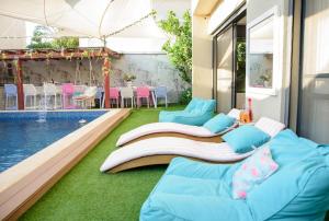 Πισίνα στο ή κοντά στο Chill Villa - וילה מדהימה עם בריכה פרטית מחוממת