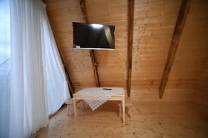 Televisyen dan/atau pusat hiburan di LaGiRa Retreat