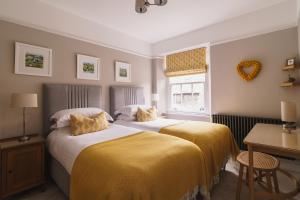 Postel nebo postele na pokoji v ubytování Herdwick Cottage, Stylish 3 bed, Central Ambleside