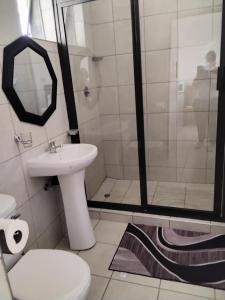 Ένα μπάνιο στο Best Enough Guesthouse