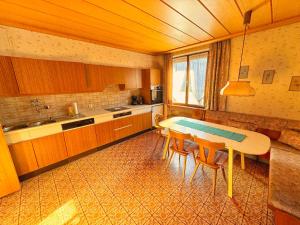 Кухня или мини-кухня в Vintage Tirol Apartment
 +5 фотографий