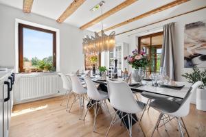 a dining room with a long table and white chairs at Ferien-Domizil Bodensee - 11 Personen Ferienwohnung in Oberteuringen +38 photos