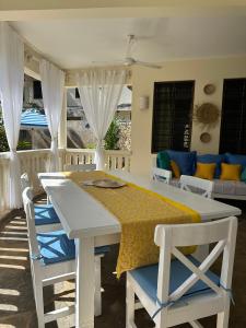 ディアニ・ビーチにある3 Bed Room private villa with poolのギャラリーの写真