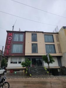 El edificio en el que está el hotel