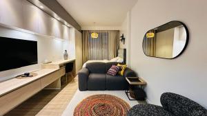 Μια τηλεόραση ή/και κέντρο ψυχαγωγίας στο UN approved Cosy home with pool