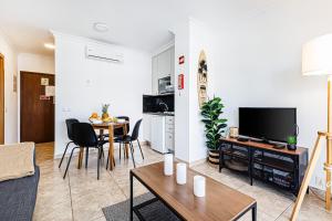 TV a/nebo společenská místnost v ubytování Encosta do Vau