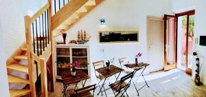 Uma TV ou centro de entretenimento em La Perla del Sud