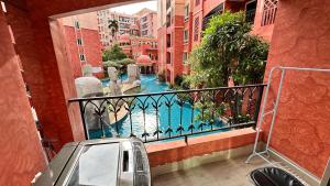 Bazén v ubytování Seven Seas Resort - Jomtien Beach nebo v jeho okolí