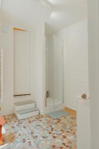 a bathroom with white walls and a shower and stairs at Duplex 8 pers 103m2 #MaisonSavaron in Clermont-Ferrand