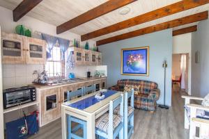 Photo de la galerie de l'établissement Dis Beau-tie-ful, à Paternoster 8 autres photos