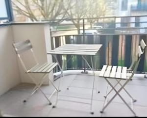 Μπαλκόνι ή βεράντα στο Belle Chambre Meublée, dans appart neuf de 3 CH