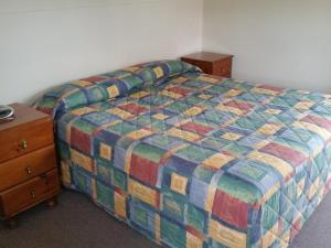 Postel nebo postele na pokoji v ubytování Augathella Palms Motel