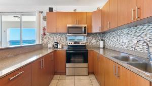 Gallery image of Beachfront 7th floor unit at Mar Azul in Aguada +24 photos