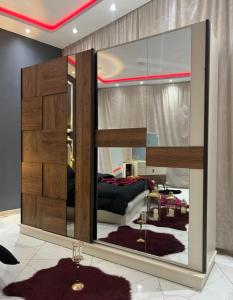 a bedroom with a bed with a large mirror at Alraei 1MH Hotel in Größing