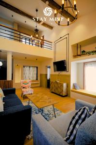 Χώρος καθιστικού στο Pearl Castle Villa I Staymist