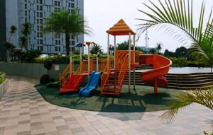 Ο χώρος παιχνιδιού για παιδιά στο Studio Harian Apartemen Akasa BSD