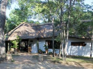 Budova, kde se chata nachází