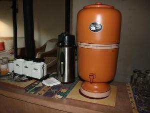 Příslušenství pro přípravu čaje a kávy v ubytování Miombo Safari