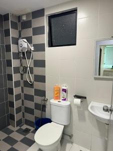 a bathroom with a toilet and a sink at Cozy homestay Manhattan Ipoh,12 pax 怡保民宿 in Ipoh