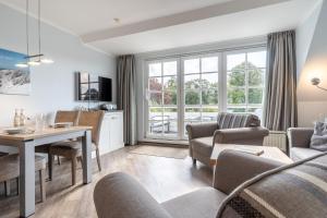 a living room with a table and chairs at Rungholt in Ording