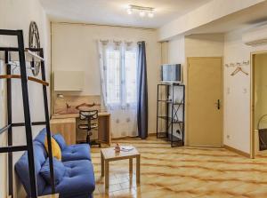 Kuchyň nebo kuchyňský kout v ubytování Studio cosy Arles centre proches des Arènes