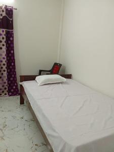 Giường trong phòng chung tại Dipti Retreat