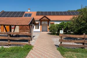 Το κτήριο όπου στεγάζεται  ο ξενώνας