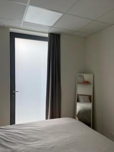 Una cama o camas en una habitación de Le Cabinet