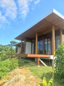una casa sul fianco di una collina di Fazenda 101 a Ilhéus Altre 10 foto