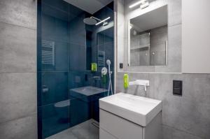 Ένα μπάνιο στο AboutArtApartments - Krzywoustego +81 φωτογραφίες