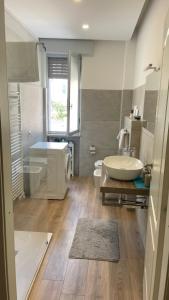 a bathroom with a sink and a toilet and a tub at Borgo Trento Residence - Vista Monte Grappa in Verona