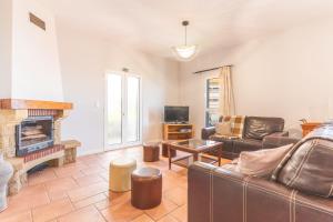 TV a/nebo společenská místnost v ubytování Casa dos Namora by Atlantic Holiday