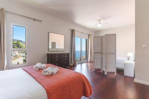 Postel nebo postele na pokoji v ubytování Casa dos Namora by Atlantic Holiday