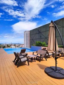 Bazén v ubytování Studio with Balcony plus City View at Inspiria with Fast WiFi & Free Netflix nebo v jeho okolí