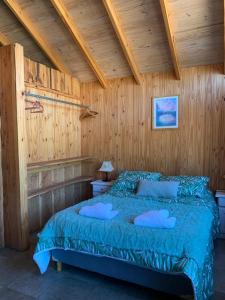 Ένα ή περισσότερα κρεβάτια σε δωμάτιο στο Candelaria Meliquina complejo