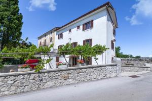 Το κτήριο όπου στεγάζεται  η παραθεριστική κατοικία